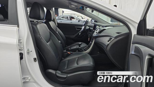 Hyundai AVANTE 2016 — photo 11