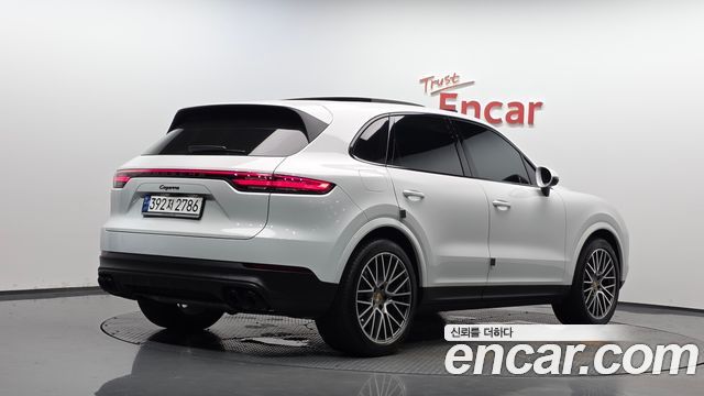 Porsche Cayenne 2023 — photo 2