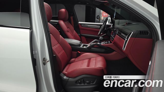 Porsche Cayenne 2023 — photo 17