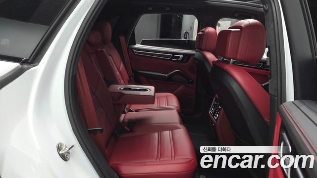 Porsche Cayenne 2023 — photo 18