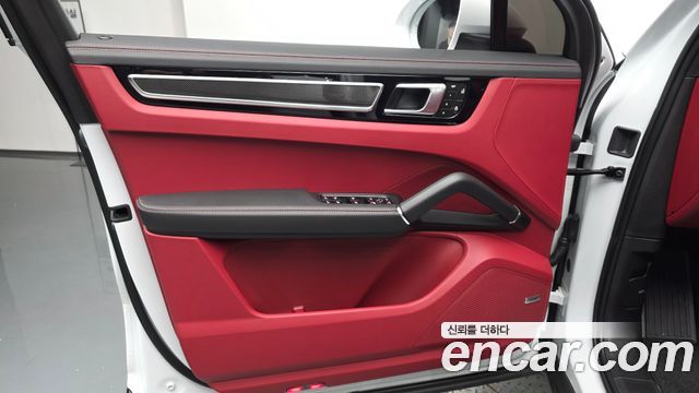 Porsche Cayenne 2023 — photo 14