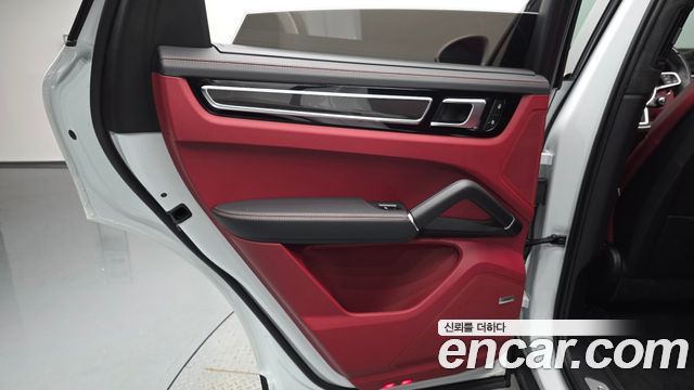 Porsche Cayenne 2023 — photo 15