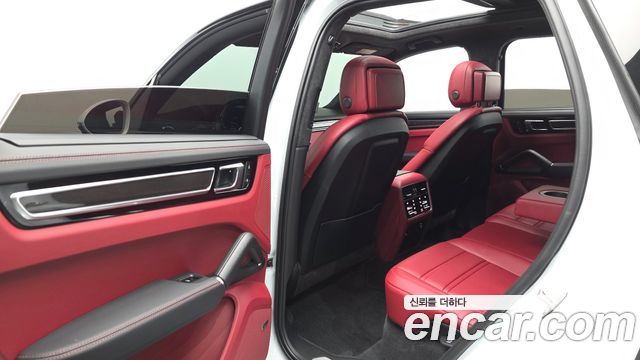 Porsche Cayenne 2023 — photo 16