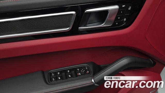 Porsche Cayenne 2023 — photo 33