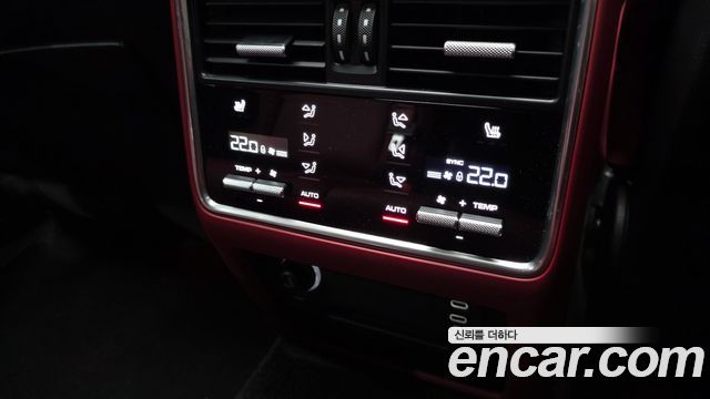 Porsche Cayenne 2023 — photo 34