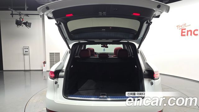 Porsche Cayenne 2023 — photo 40