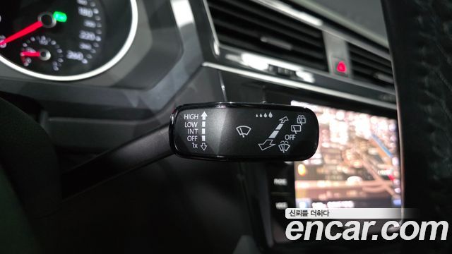Volkswagen Tiguan 2020 — photo 28
