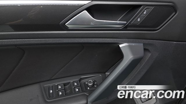 Volkswagen Tiguan 2020 — photo 33