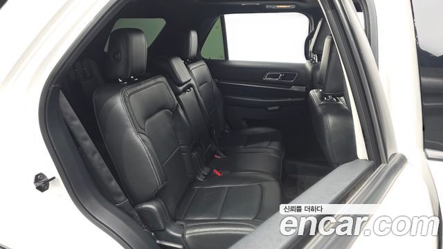 Ford Explorer 2018 — photo 17