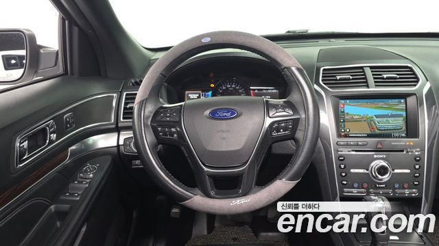Ford Explorer 2018 — photo 18