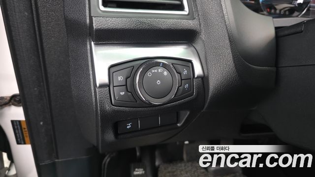 Ford Explorer 2018 — photo 24