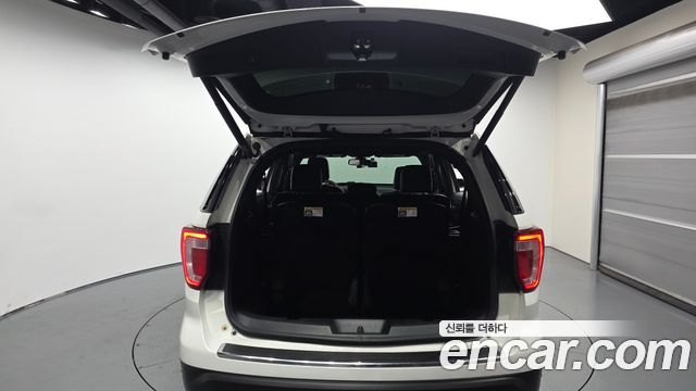 Ford Explorer 2018 — photo 26