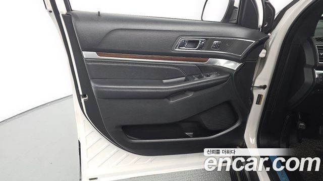 Ford Explorer 2018 — photo 14