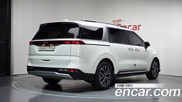 Kia Canival 2023 — photo 2