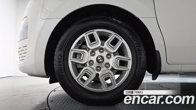 Hyundai Staria 2025 — photo 5