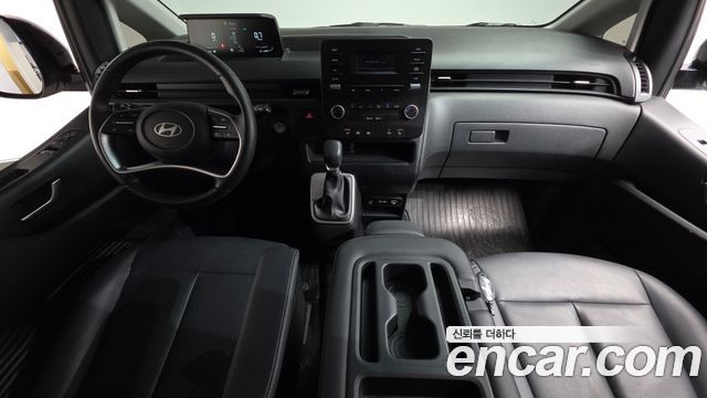 Hyundai Staria 2025 — photo 10