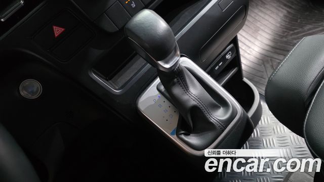 Hyundai Staria 2025 — photo 12