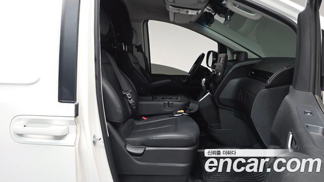 Hyundai Staria 2025 — photo 18