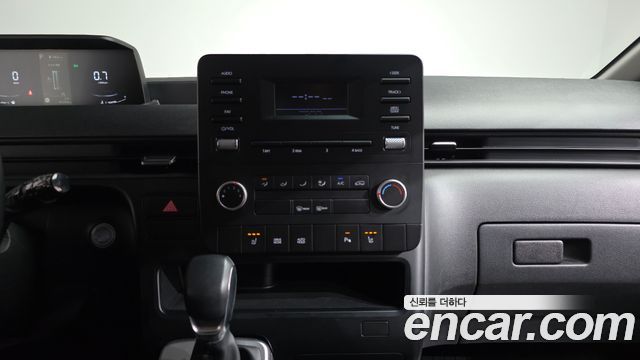 Hyundai Staria 2025 — photo 20