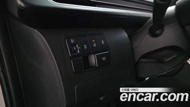 Hyundai Staria 2025 — photo 24
