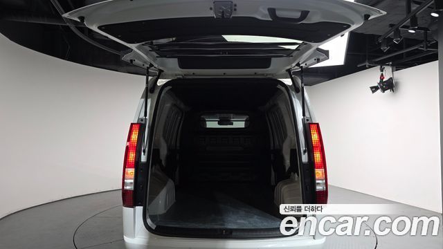 Hyundai Staria 2025 — photo 26