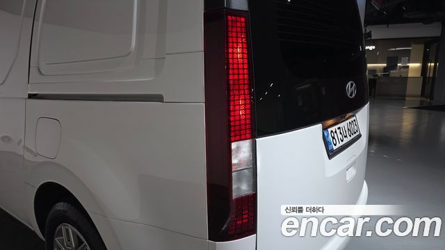 Hyundai Staria 2025 — photo 9