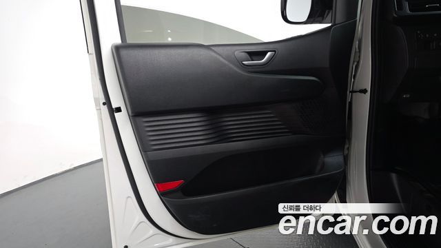 Hyundai Staria 2025 — photo 14
