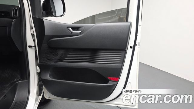 Hyundai Staria 2025 — photo 15