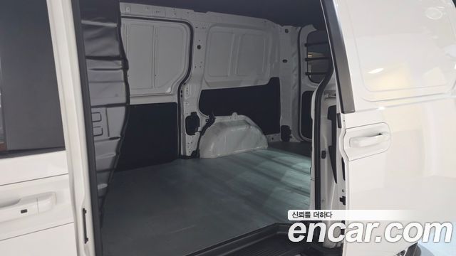 Hyundai Staria 2025 — photo 16