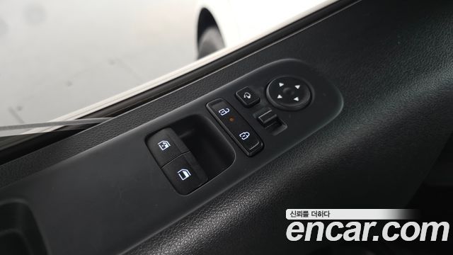 Hyundai Staria 2025 — photo 27