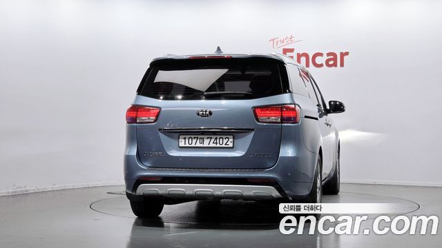 Kia Canival 2016 — photo 4
