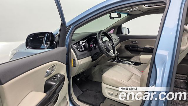 Kia Canival 2016 — photo 10