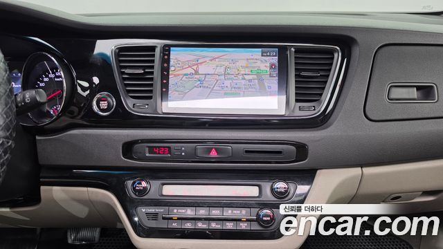 Kia Canival 2016 — photo 12