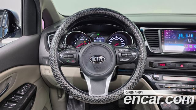 Kia Canival 2016 — photo 13