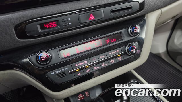 Kia Canival 2016 — photo 17