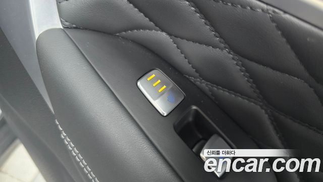 Genesis G70 2019 — photo 24