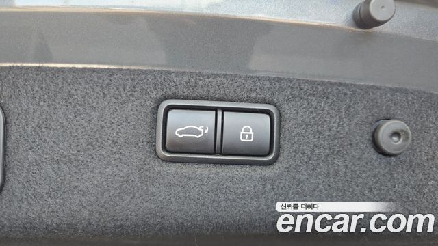 Genesis G70 2019 — photo 32