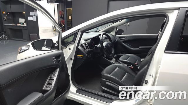 Kia K3 2013 — photo 10