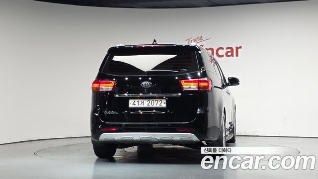 Kia Canival 2018 — photo 4
