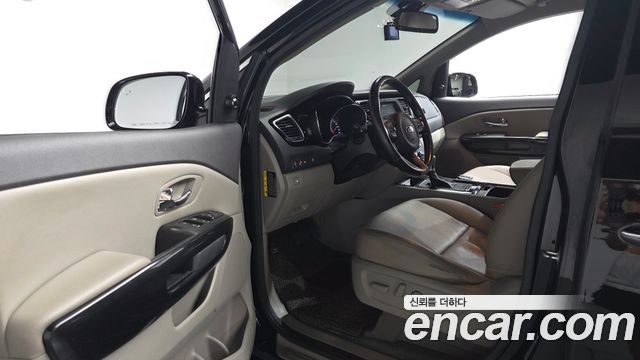 Kia Canival 2018 — photo 13