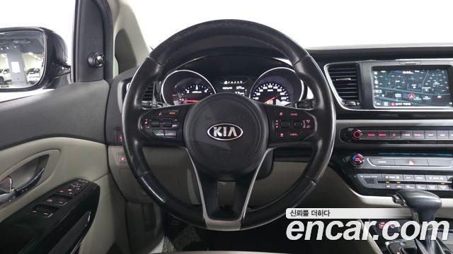 Kia Canival 2018 — photo 18