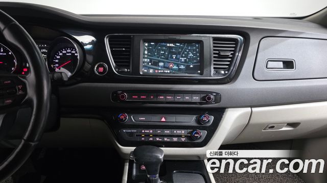 Kia Canival 2018 — photo 19