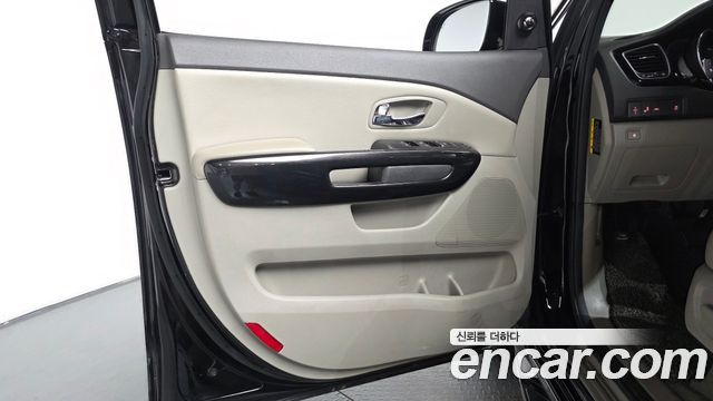 Kia Canival 2018 — photo 15