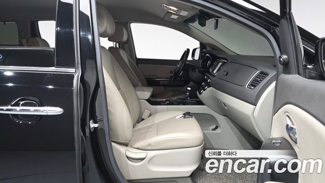 Kia Canival 2018 — photo 16