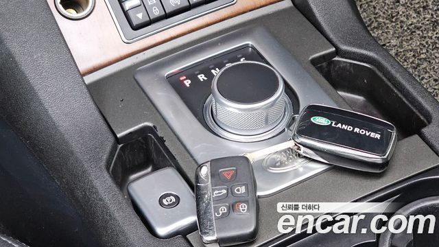 Land Rover Discovery 2016 — photo 9