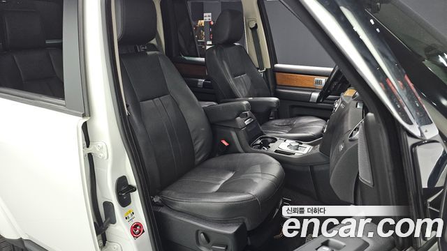 Land Rover Discovery 2016 — photo 10