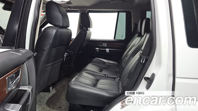 Land Rover Discovery 2016 — photo 12