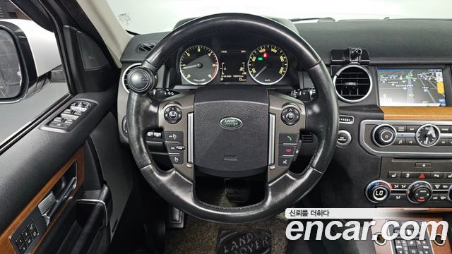 Land Rover Discovery 2016 — photo 13