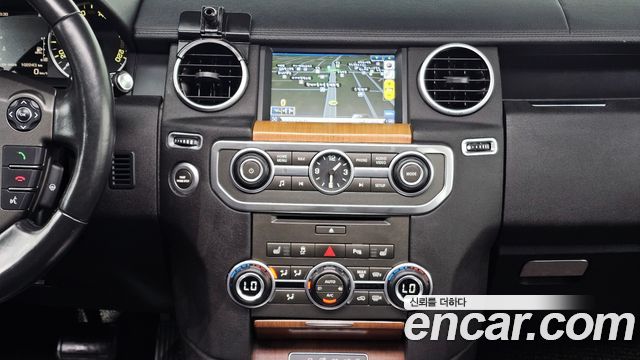 Land Rover Discovery 2016 — photo 15