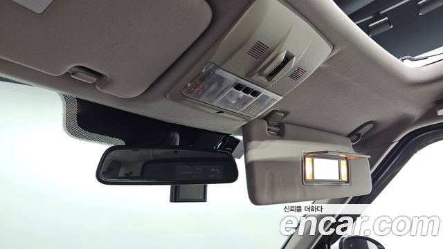Land Rover Discovery 2016 — photo 18